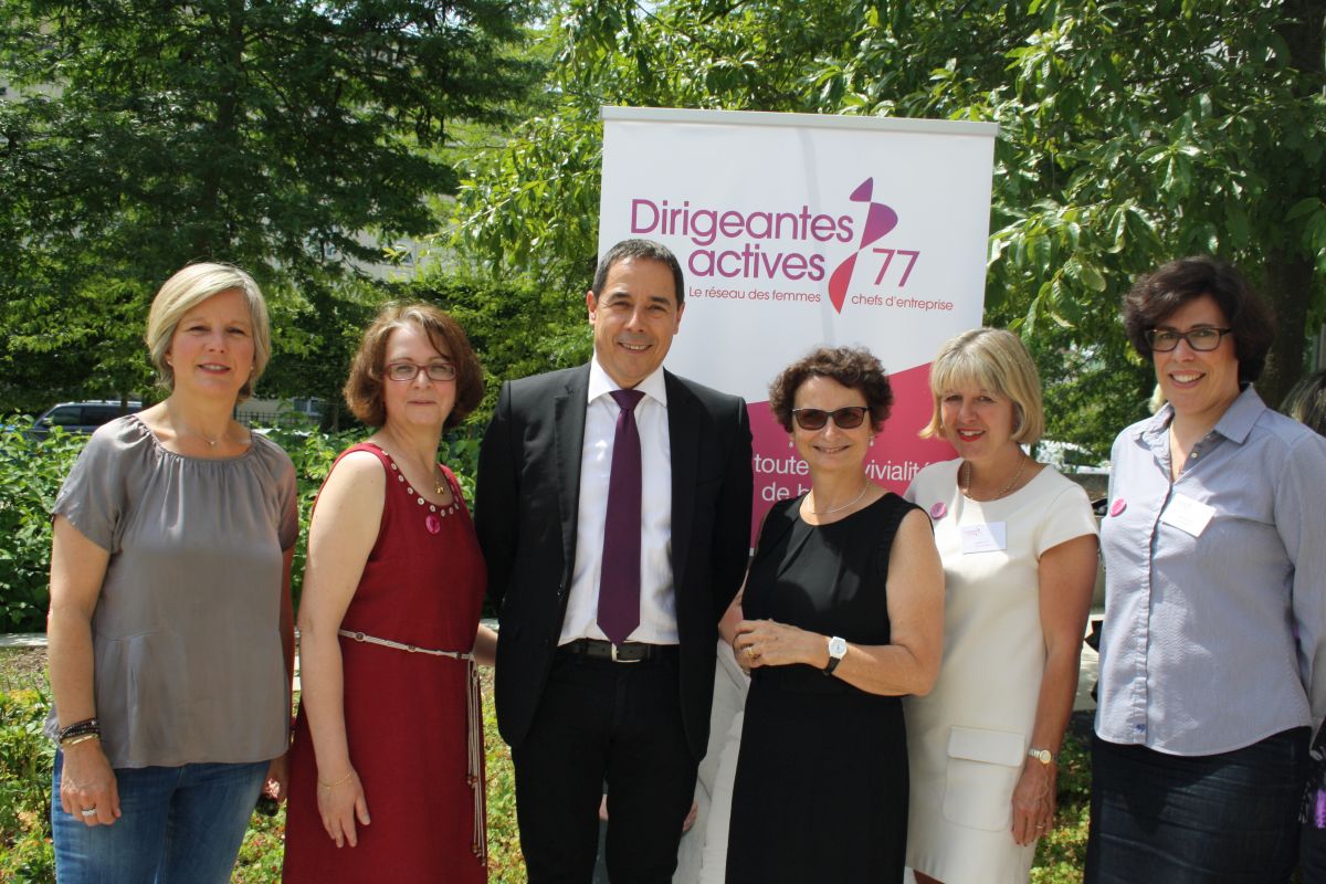 Les membres du bureau DA77 entourent le maire de Serris qui a accueilli l'AG 2015 de l'association